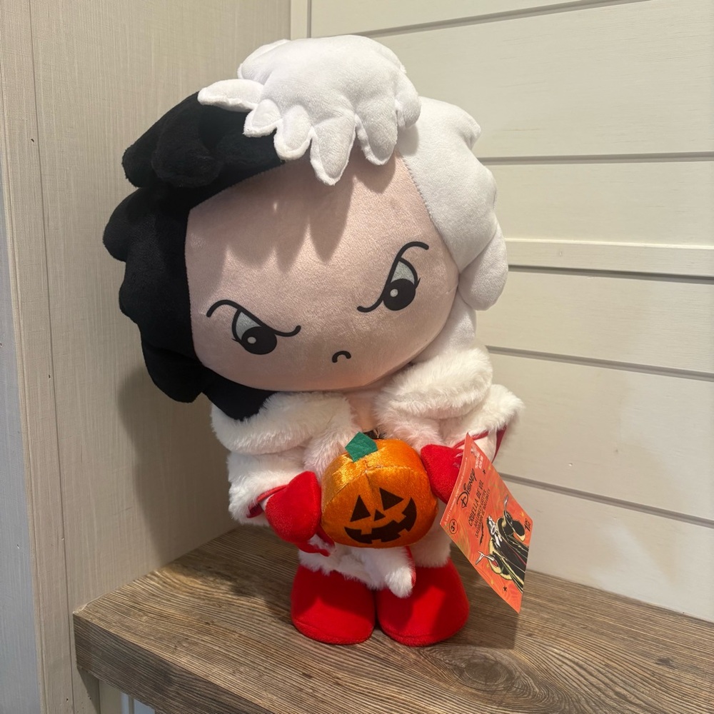 Cruella De Vil  Disney Villains 16" Plush Halloween  Pumpkin 101 Dalmatians Read